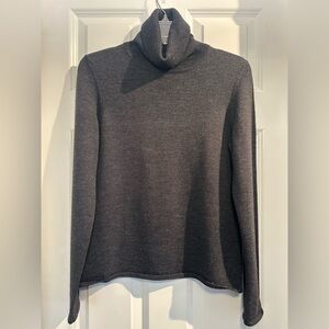 Elegant Gray Turtleneck Sweater women’s M 100% Extrafine Merino wool